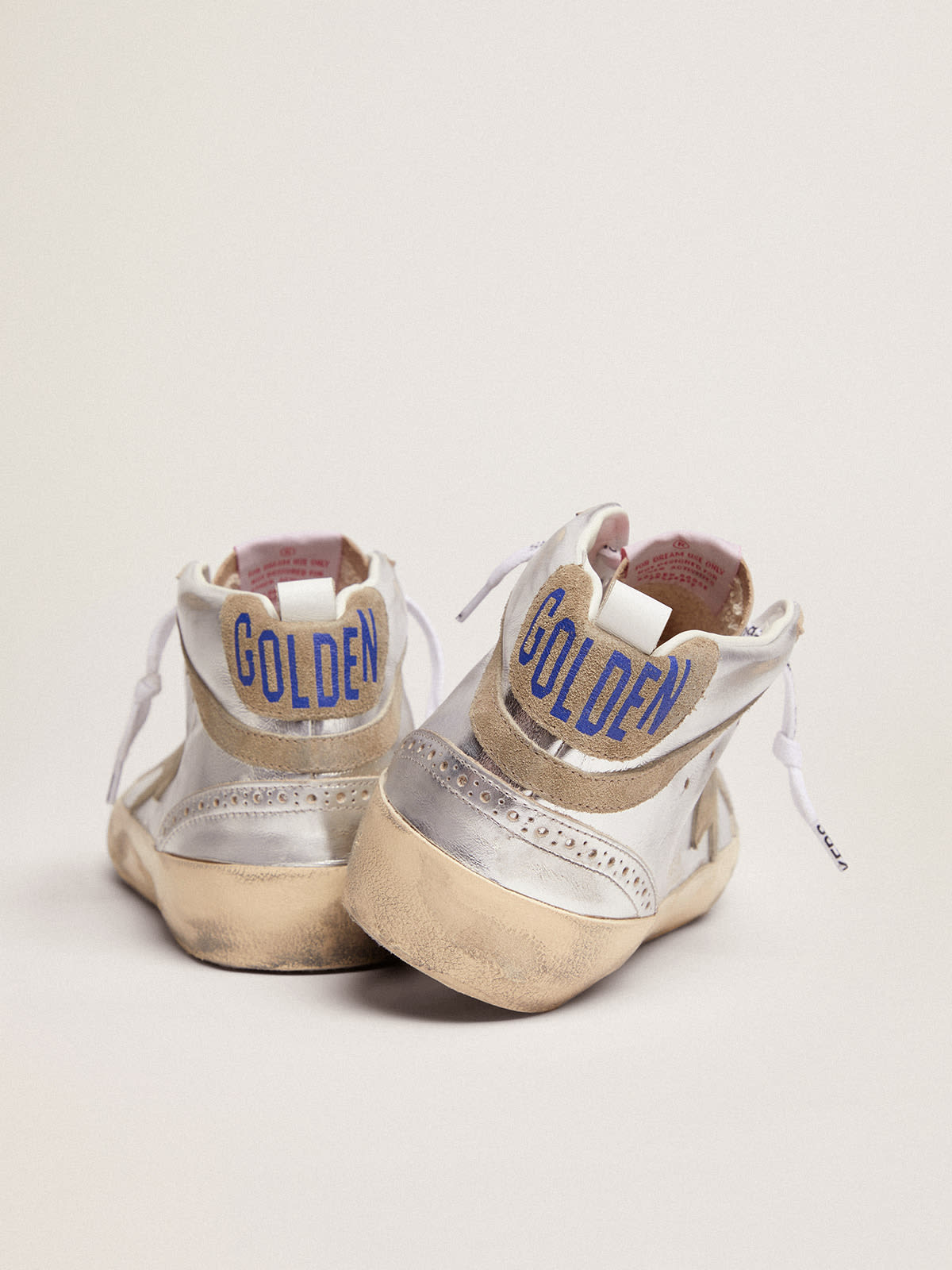 Sneaker Mid Star in pelle laminata color argento con stella e virgola in suede color tortora