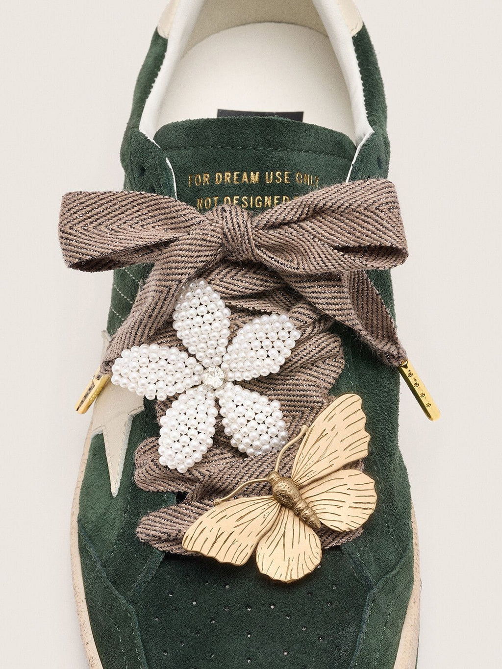 Skins "Sparkling" brown, black and silver herringbone laces embellished with two charms