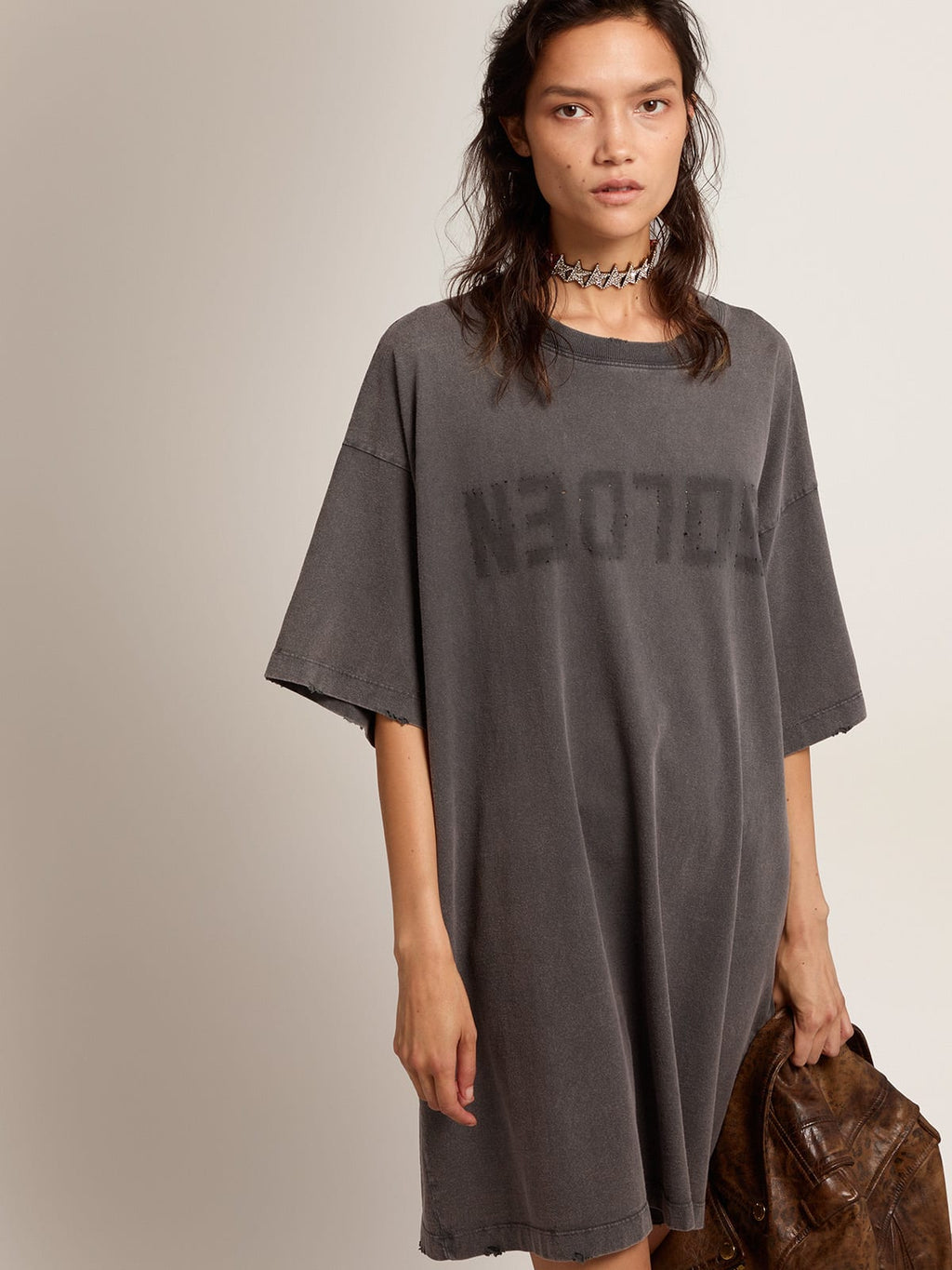 Vestito T-shirt Collezione Golden di colore grigio antracite dal trattamento distressed