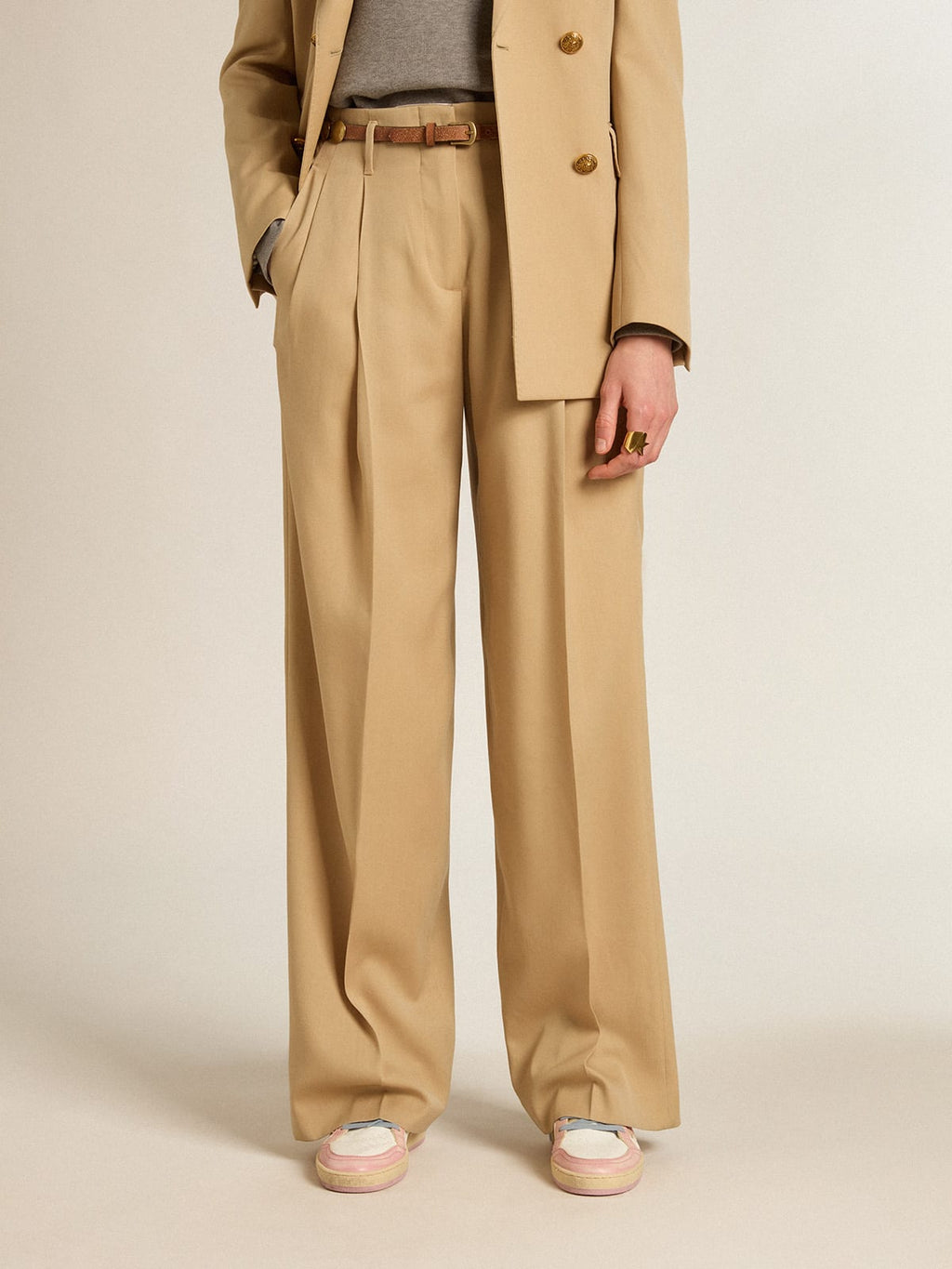 Pantalone da donna in gabardine di lana color sabbia