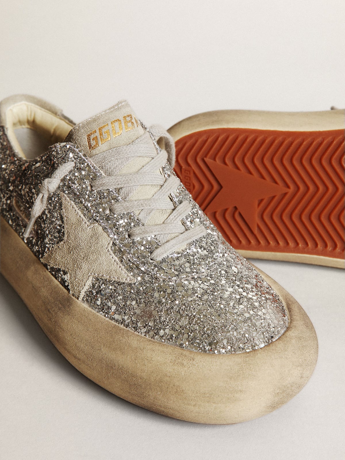 Scarpe Space-Star in glitter argento con stella e talloncino in suede grigio ghiaccio