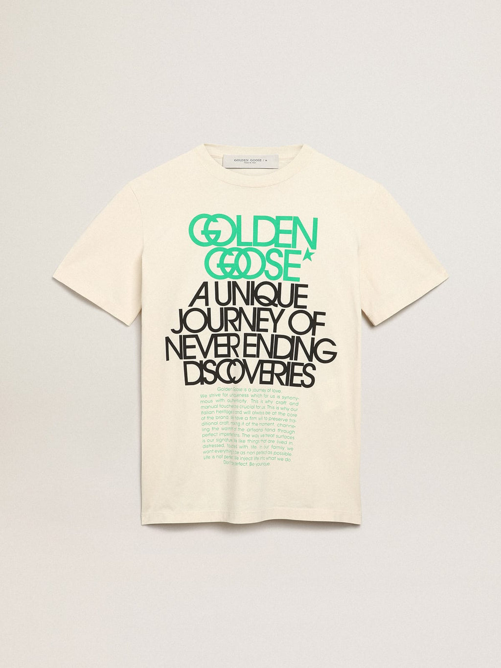 T-shirt Collezione Journey color bone white con scritte di colore nero e verde brillante sul davanti