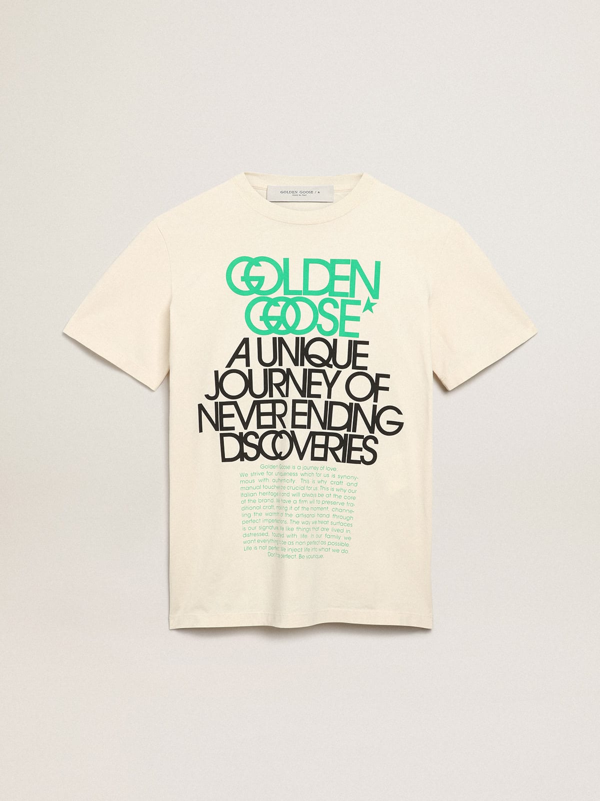 T-shirt Collezione Journey color bone white con scritte di colore nero e verde brillante sul davanti
