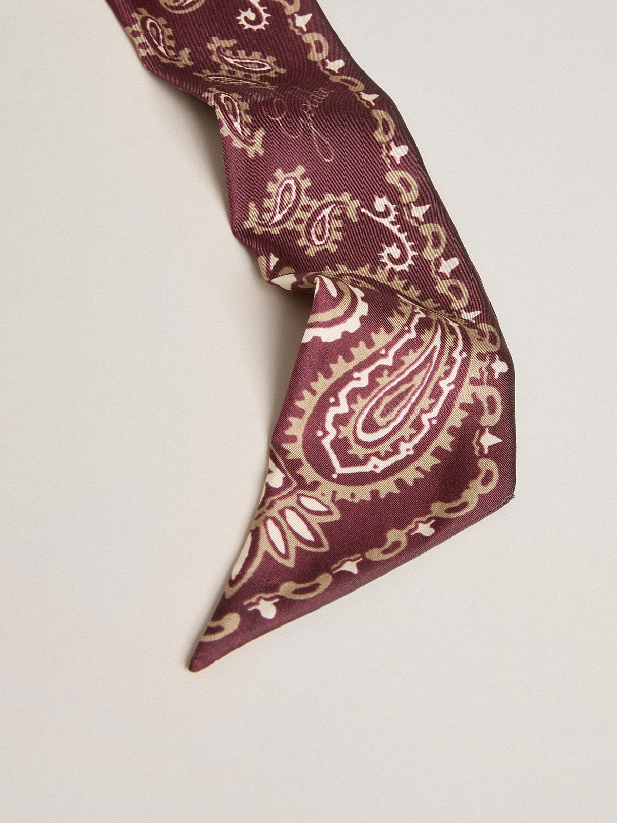 Ribbon in burgundy silk twill with paisley pattern