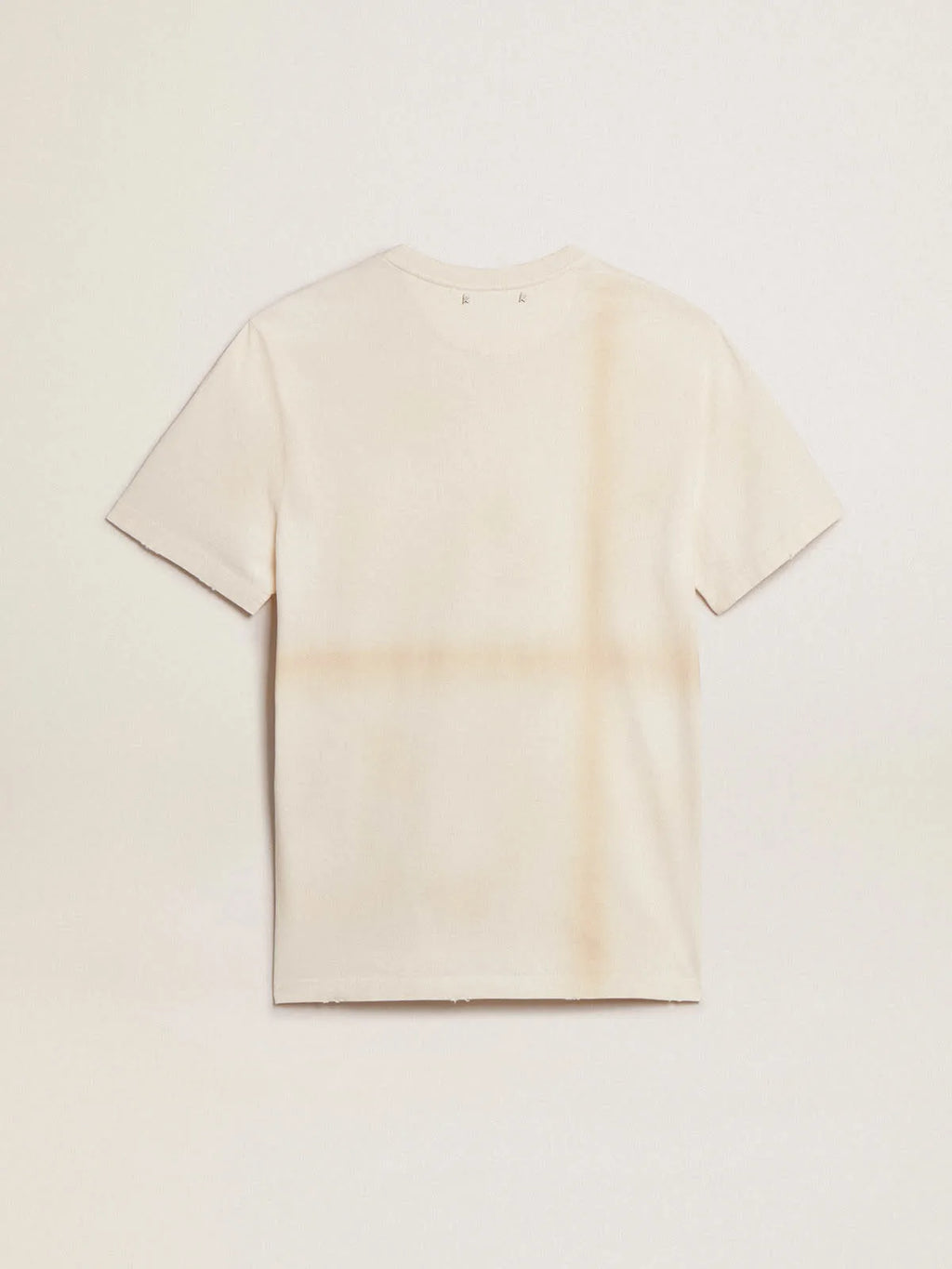 T-shirt in cotone color bianco vissuto con scritta sul taschino