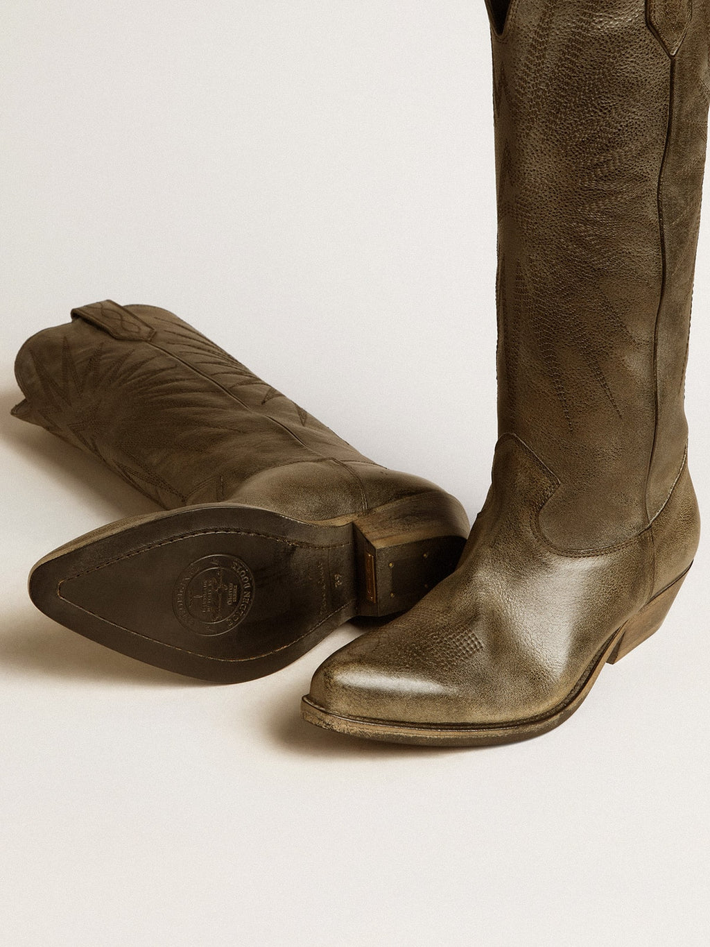 Women's Wish Star boots in black leather with star embroidery