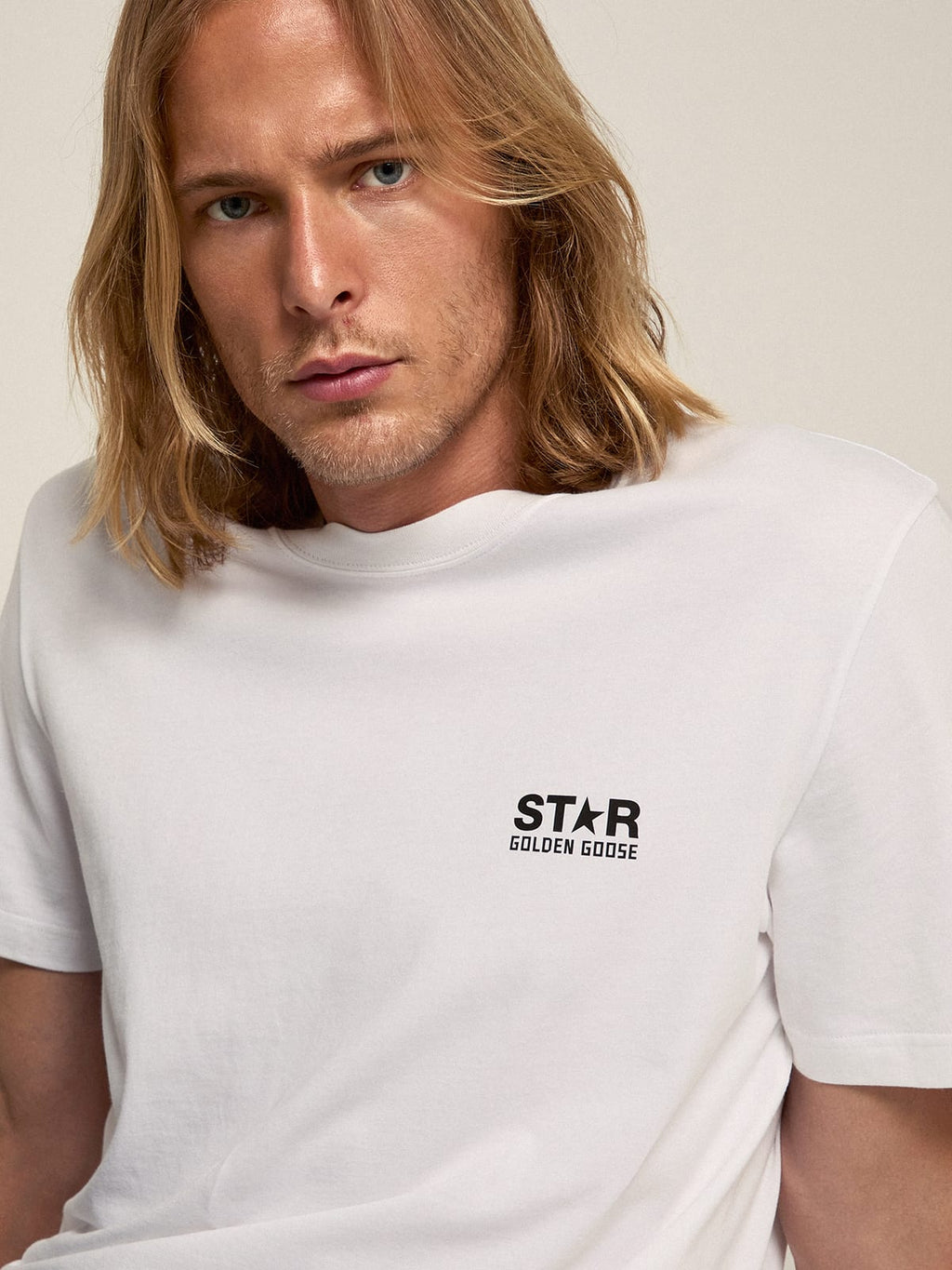 T-shirt bianca Collezione Golden con logo nero a contrasto sul davanti