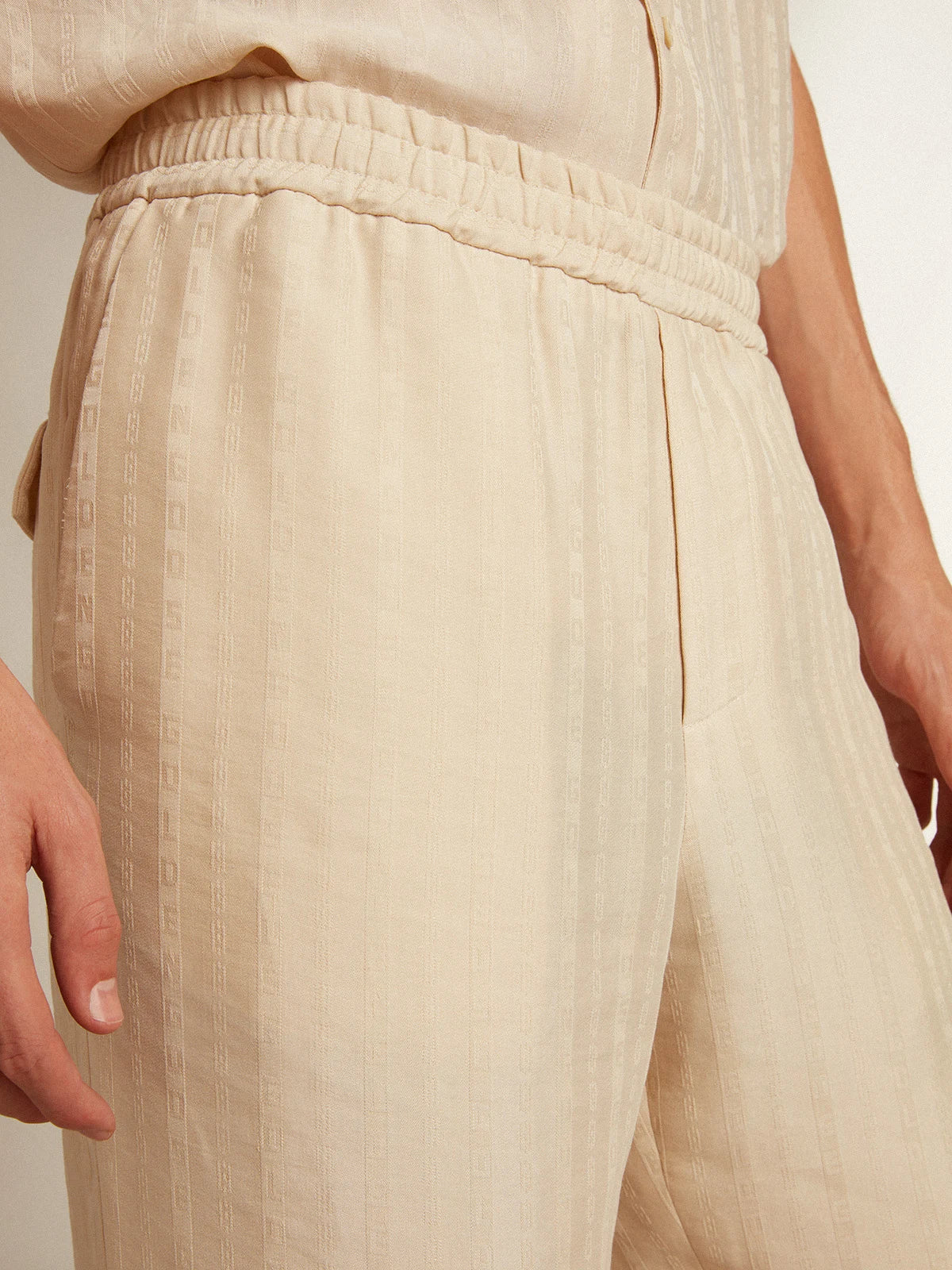 Pantalone jogging in lino di color pergamena