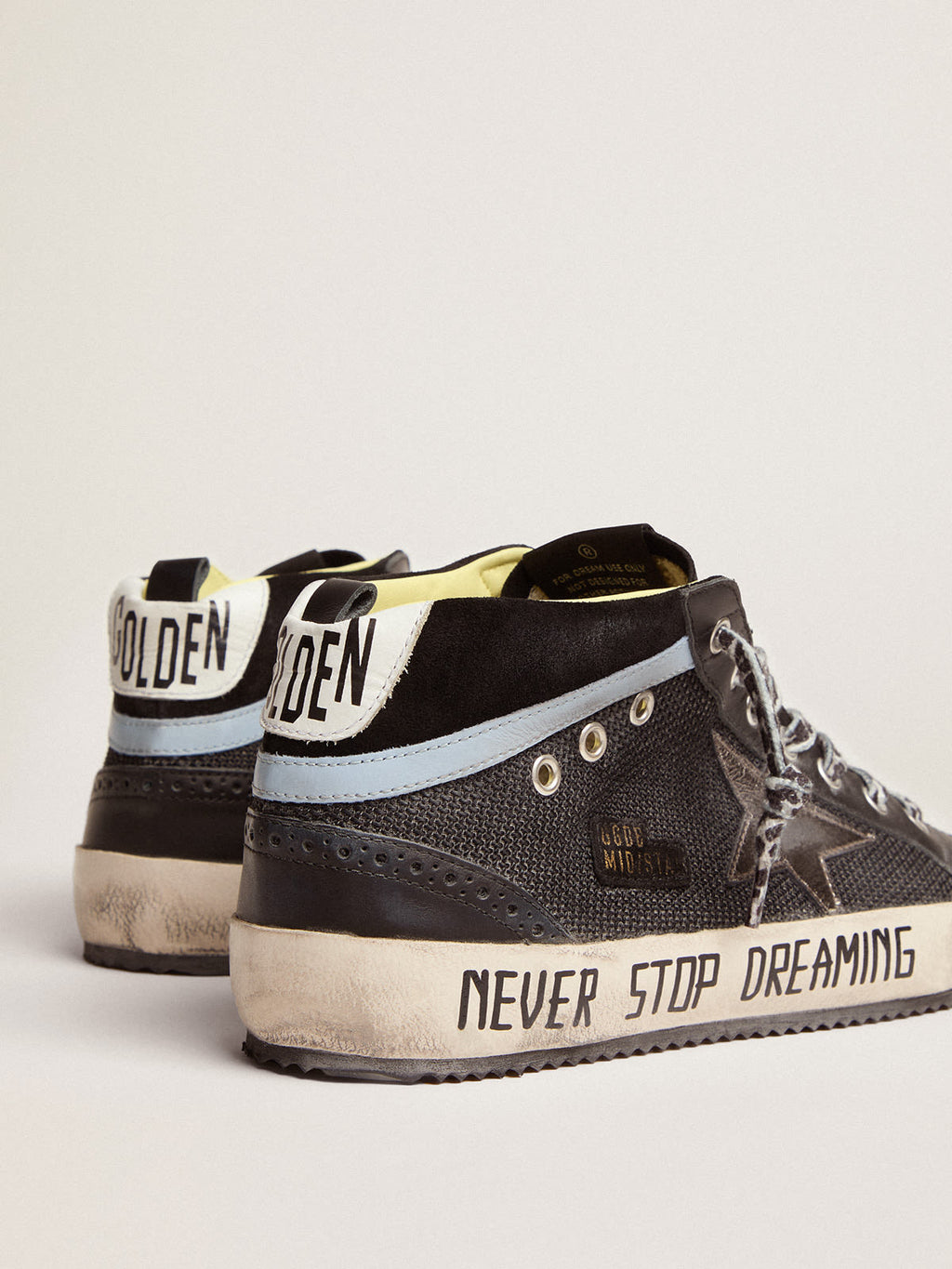 Sneaker Mid Star LTD in rete e pelle nera con stella in pelle laminata grigio scuro