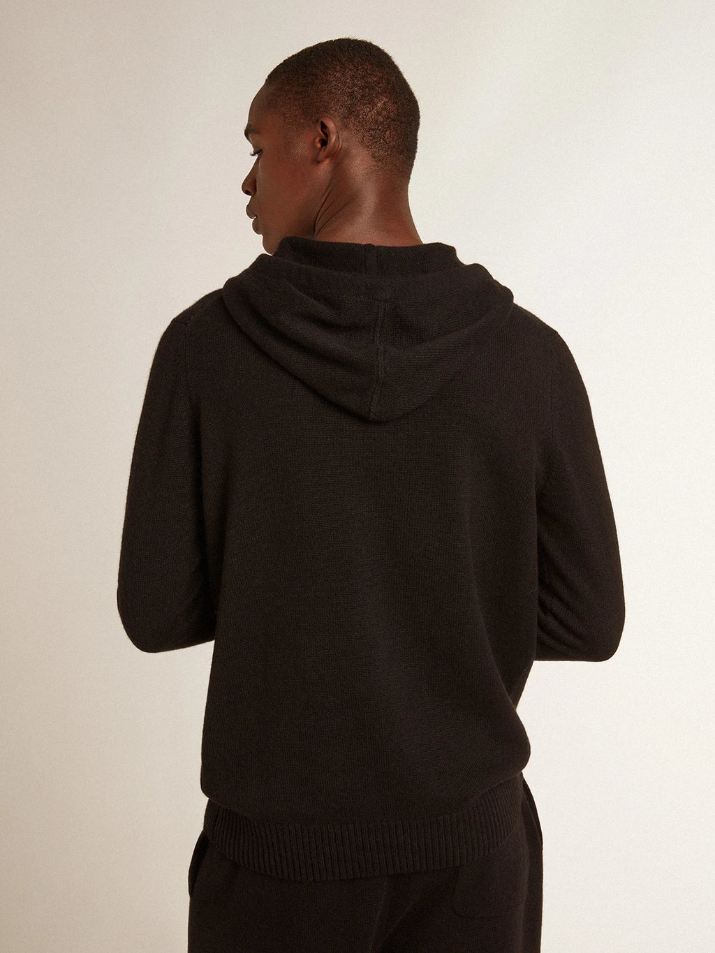 Felpa uomo misto cashmere color nero e cappuccio