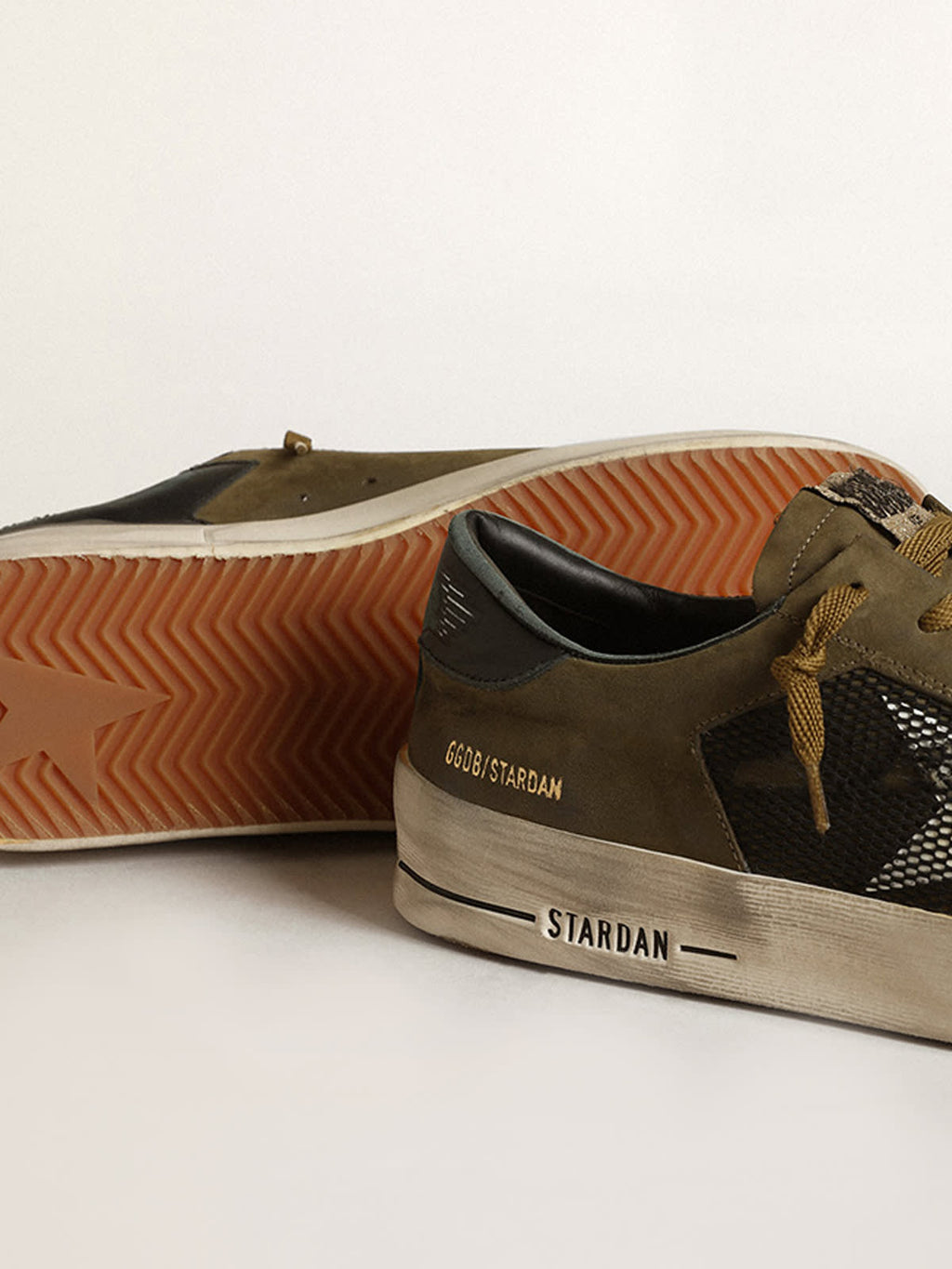 Sneaker Stardan uomo in nabuk verde militare e rete nera con stella in pelle bianca