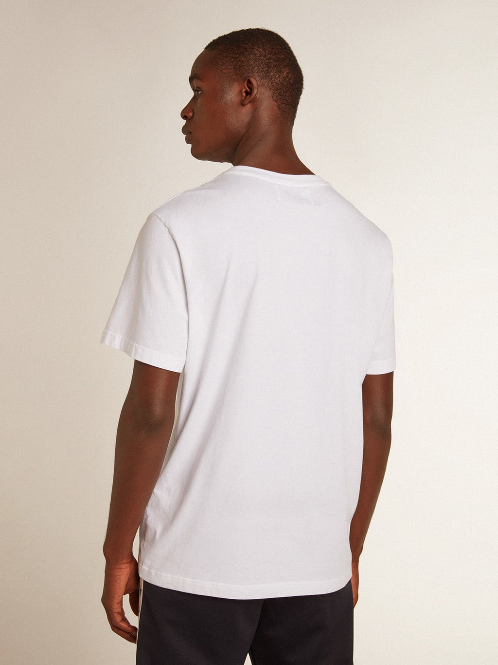 T-shirt bianca uomo con stella blu scuro sul davanti