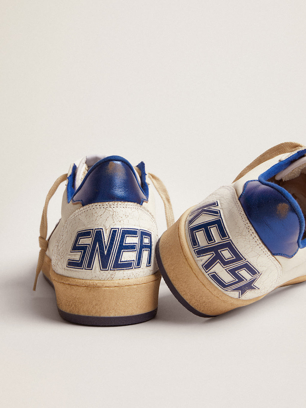 Sneaker Ball Star in nappa bianca con stella e talloncino in pelle laminata color bluette