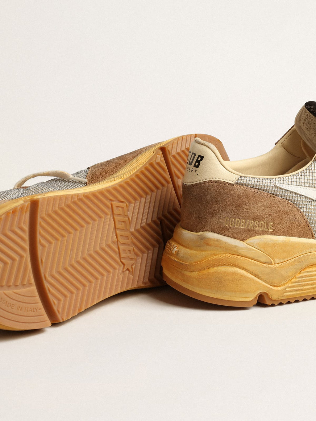 Running Sole in rete argento e suede tabacco con stella bianca