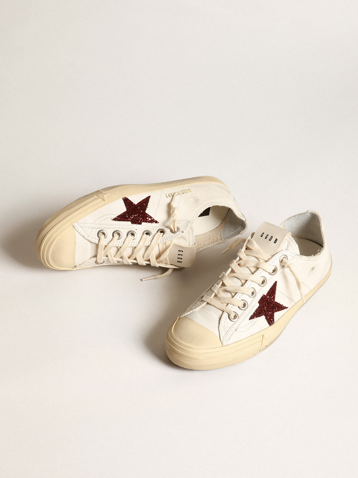Sneaker V-Star in nappa bianca con stella in glitter rossi