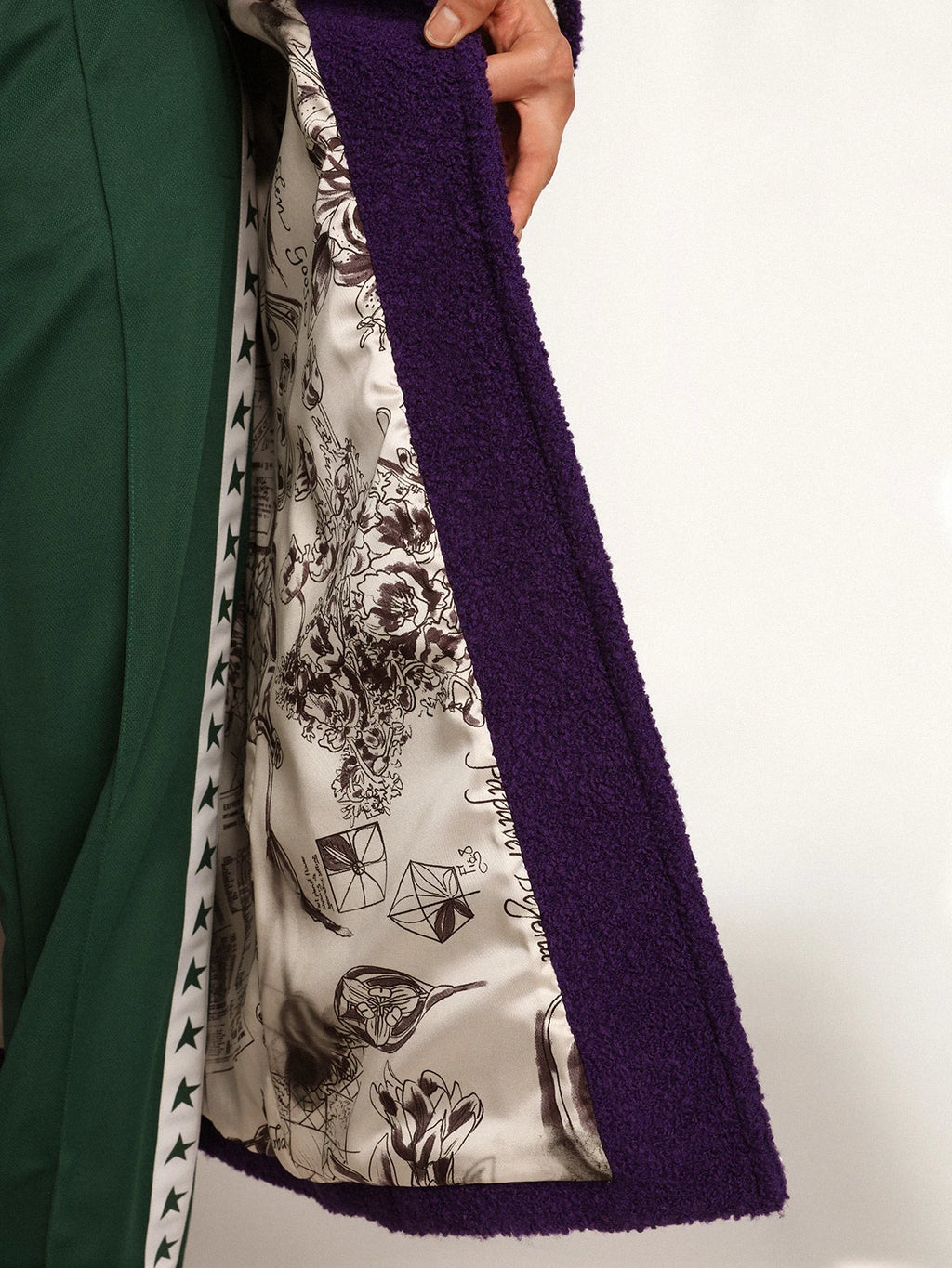 Cappotto Collezione Journey color viola indaco in lana e fodera interna con stampa disegnata