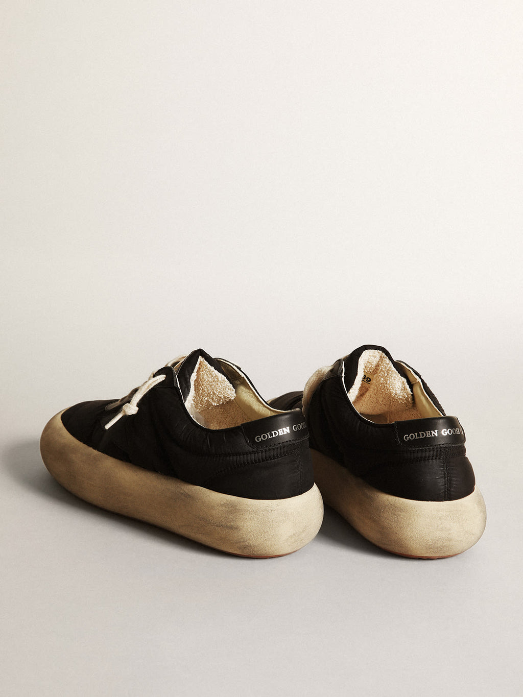Scarpe Space-Star Donna in nylon nero con stella e talloncino in pelle nera