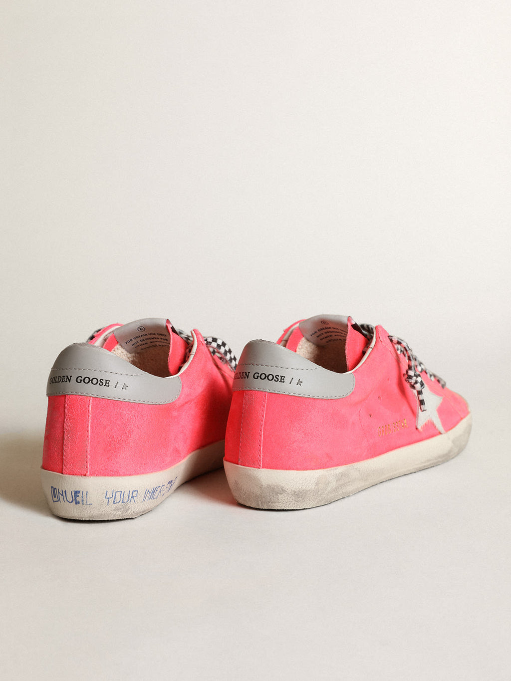 Sneaker Super-Star in suede color aragosta fluo con stella in cavallino bianco
