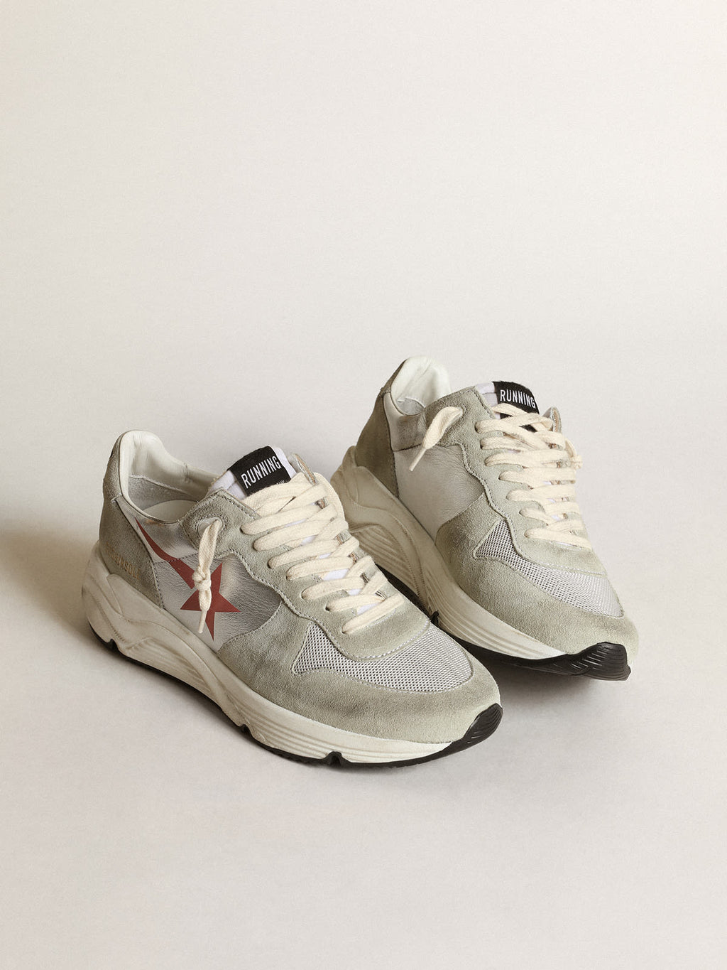 Sneaker Running Sole in pelle laminata color argento con inserti in suede grigio ghiaccio