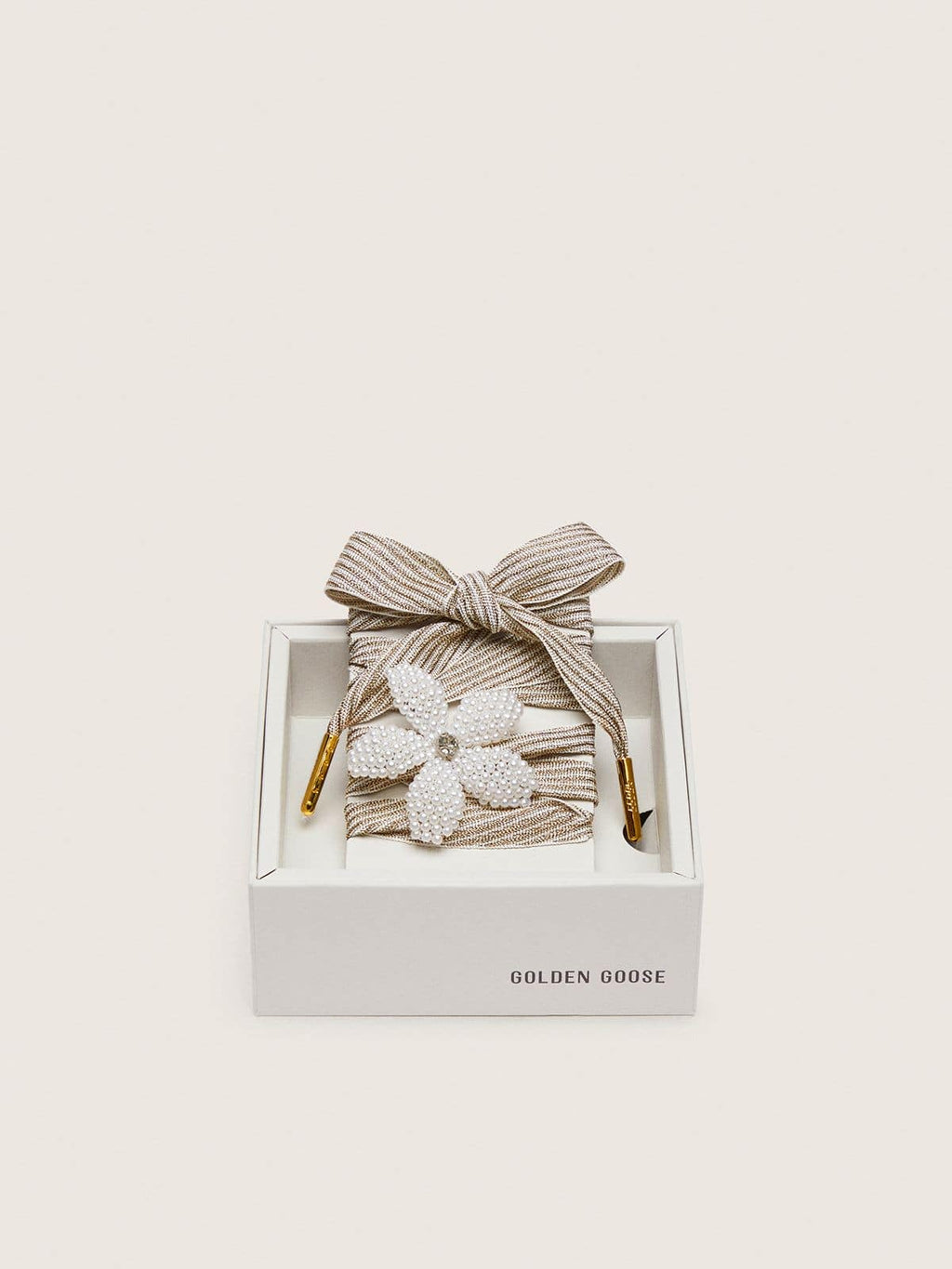 Skins "Vintage" white and beige striped laces with flower-shaped charm