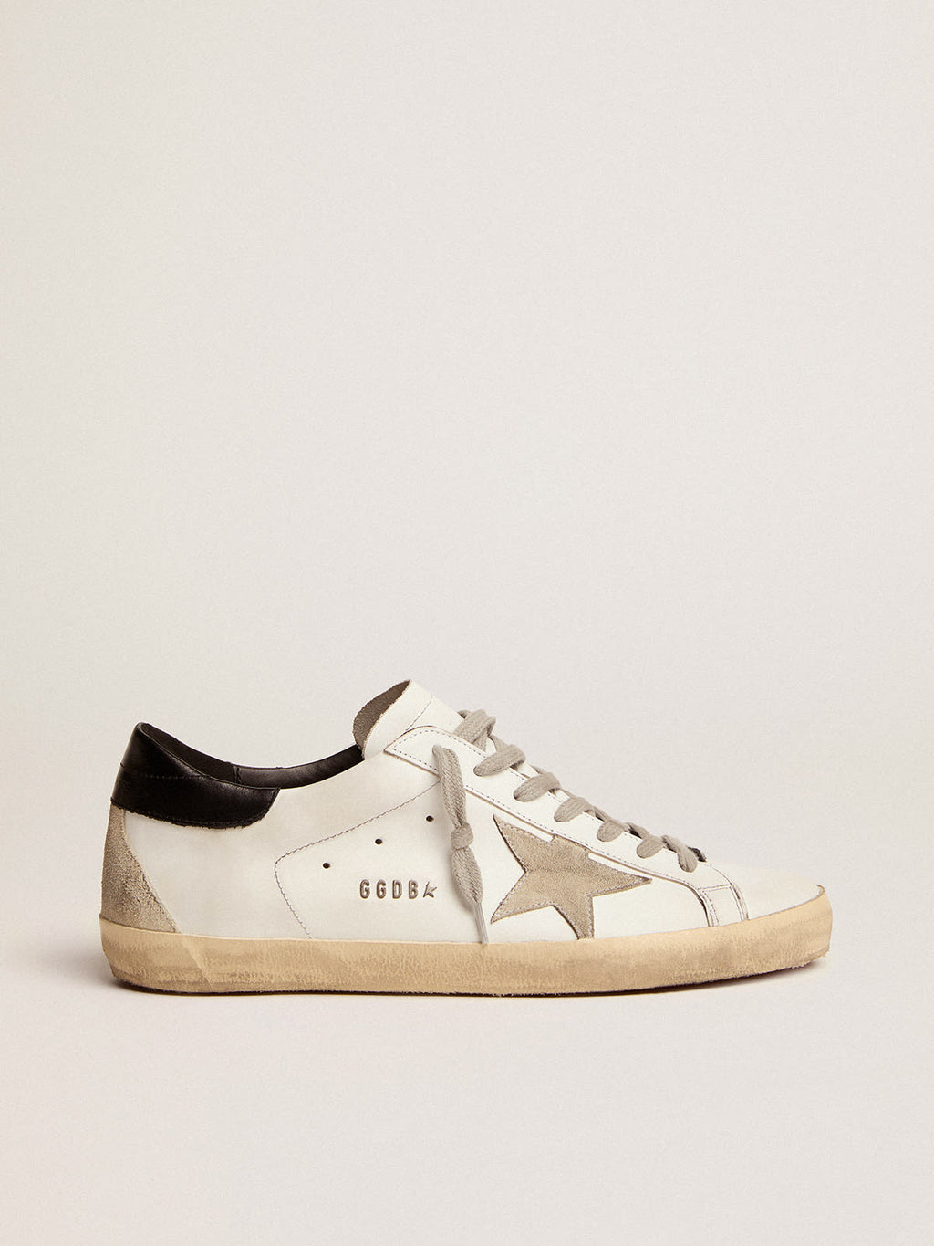 Sneakers Super-Star uomo con talloncino nero e metal studs lettering