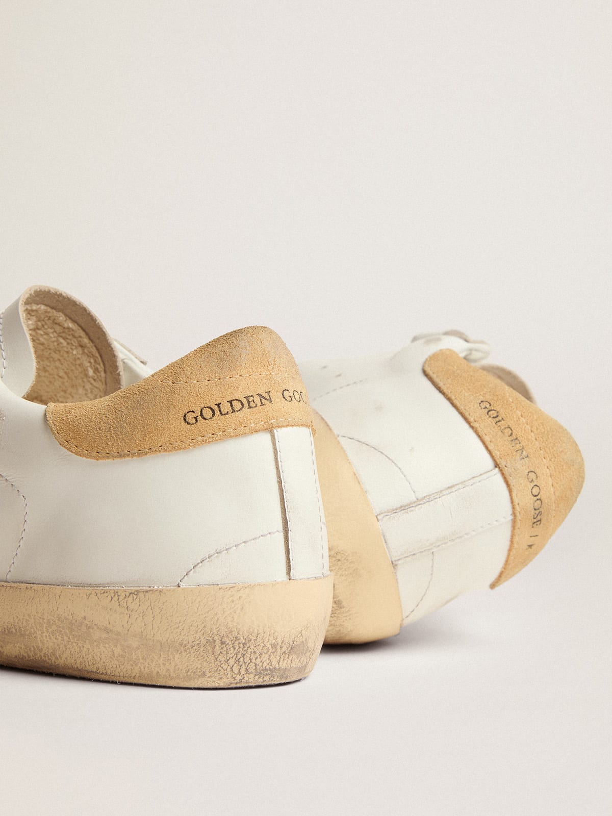 Sneaker Old School con stella in glitter rosa e talloncino in suede color sabbia
