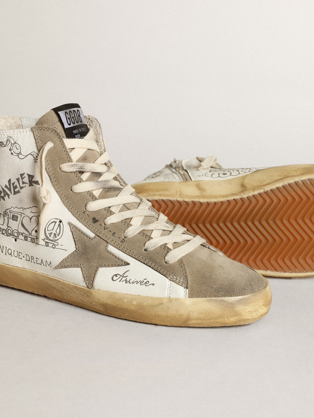 Sneaker Francy Donna con inserti in suede color tortora e scritte nere all-over