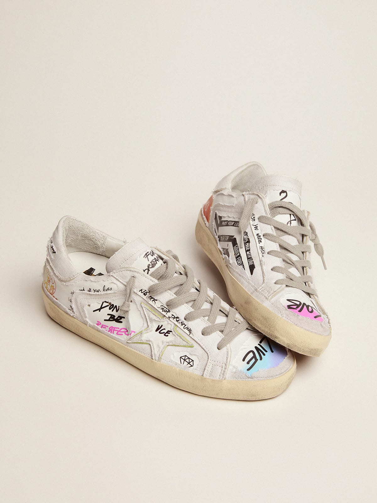 Sneaker Super-Star Dream Maker bianche con costruzione reverse e dettagli multicolori nascosti