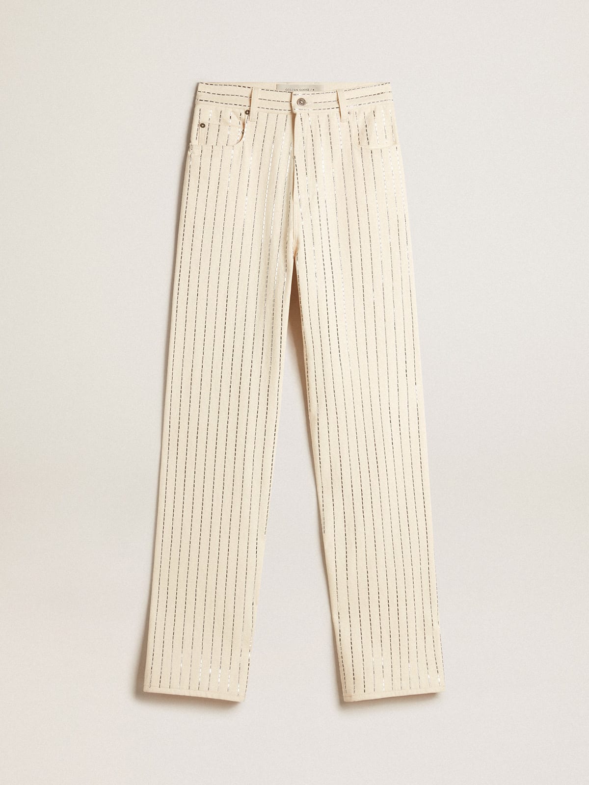 Pantalone di colore bianco con borchie a baguette applicate
