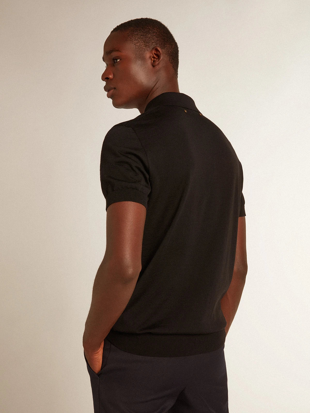 Polo maniche corte da uomo in lana merino di colore nero