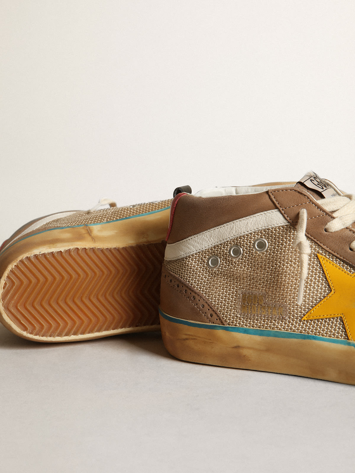 Sneaker Mid Star in rete beige e nabuk color tortora con stella in pelle gialla