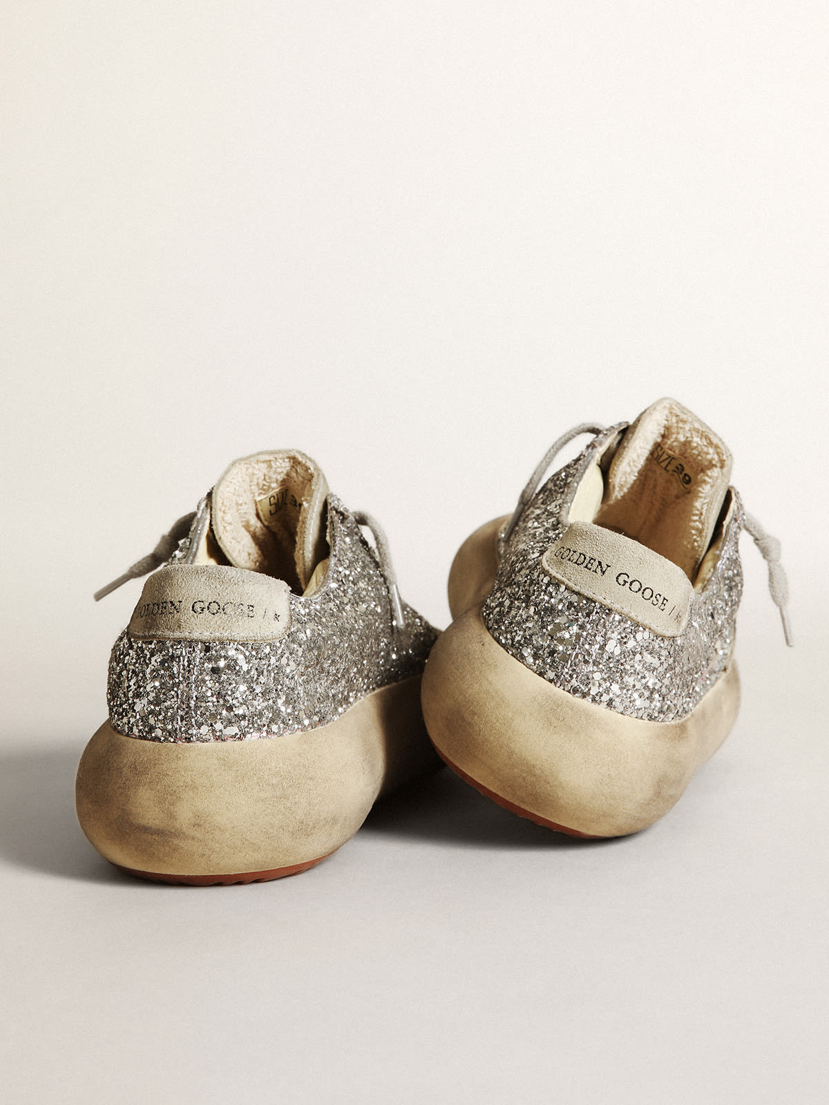 Scarpe Space-Star in glitter argento con stella e talloncino in suede grigio ghiaccio