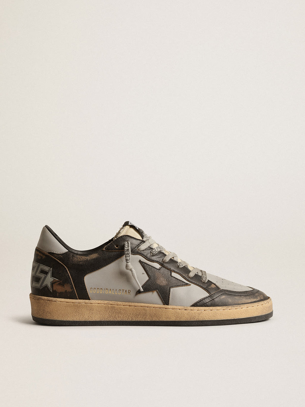 Ball Star in pelle grigia e nera con stella nera