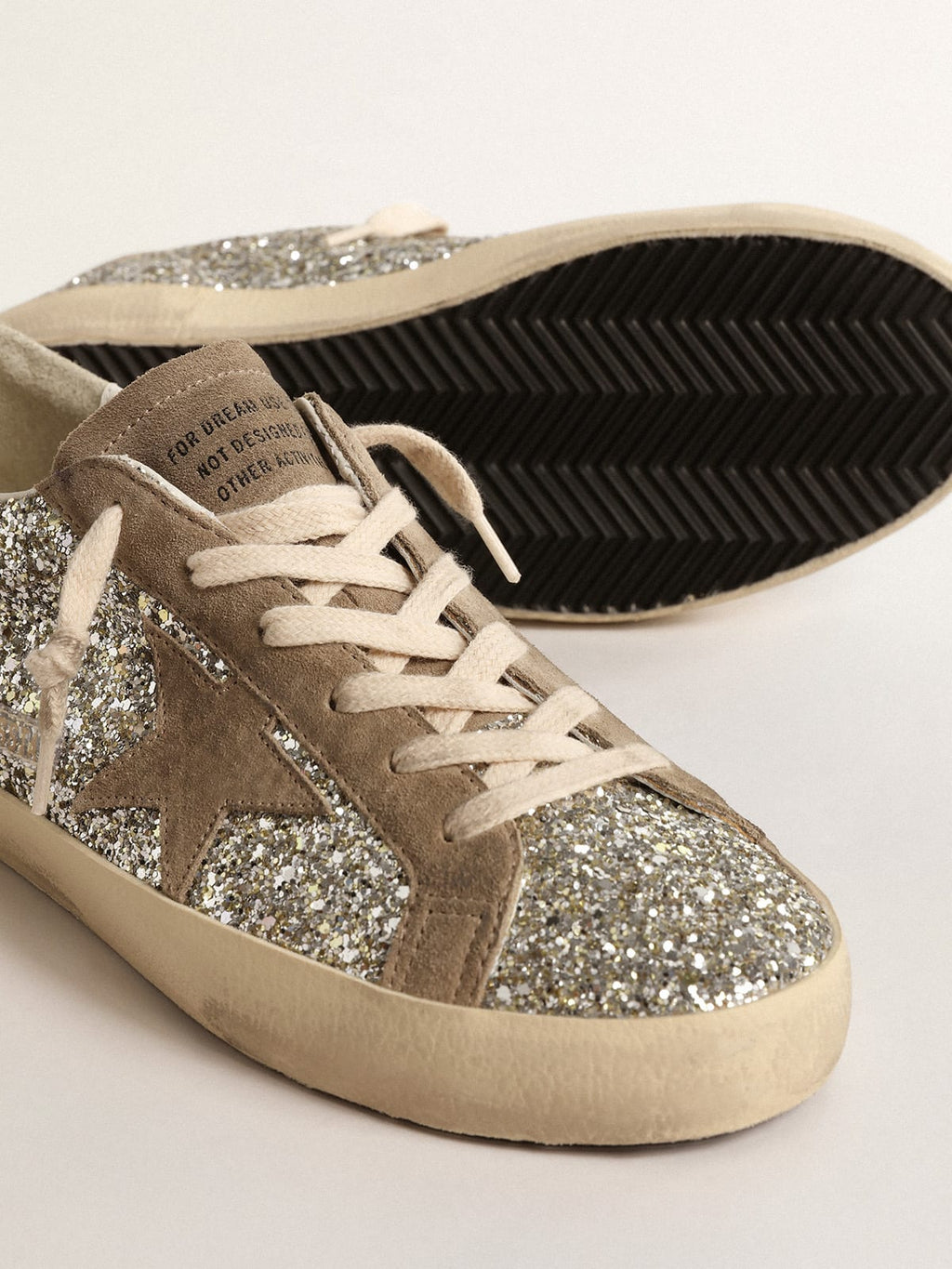 Super-Star in glitter platino con stella in suede color tortora
