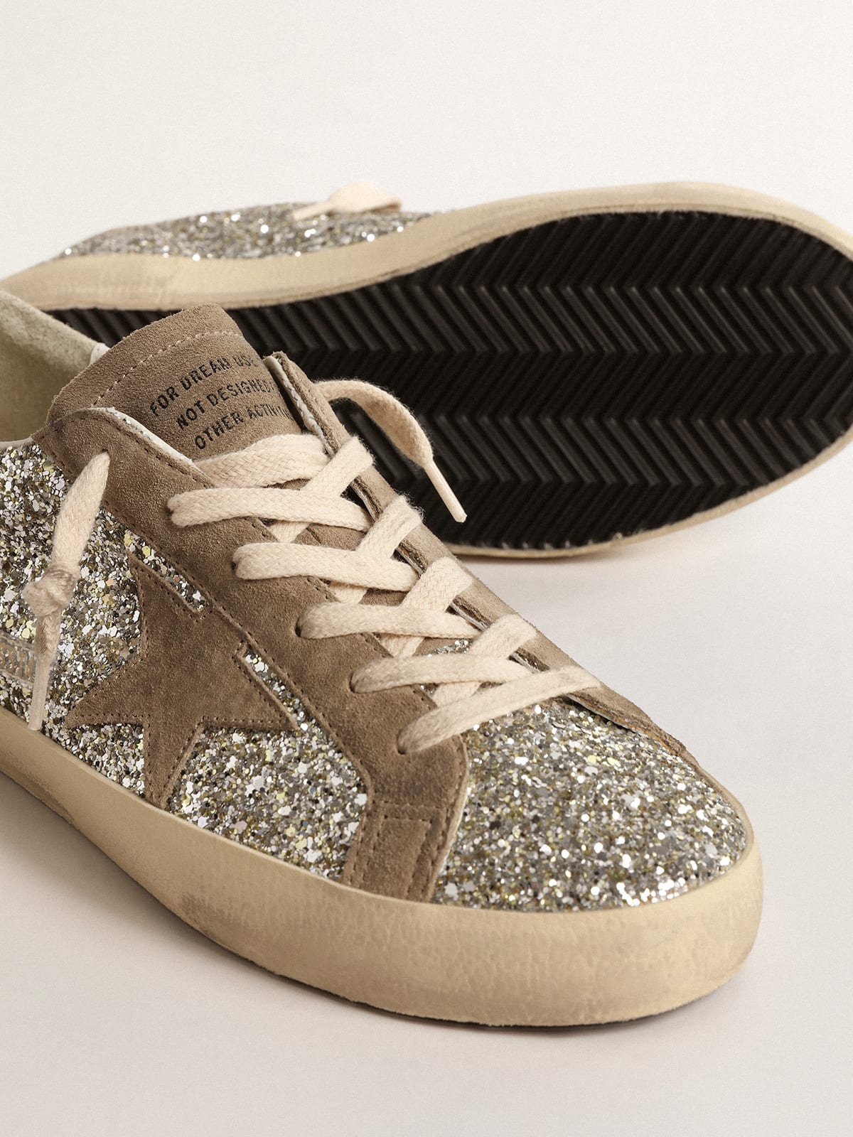 Super-Star in glitter platino con stella in suede color tortora