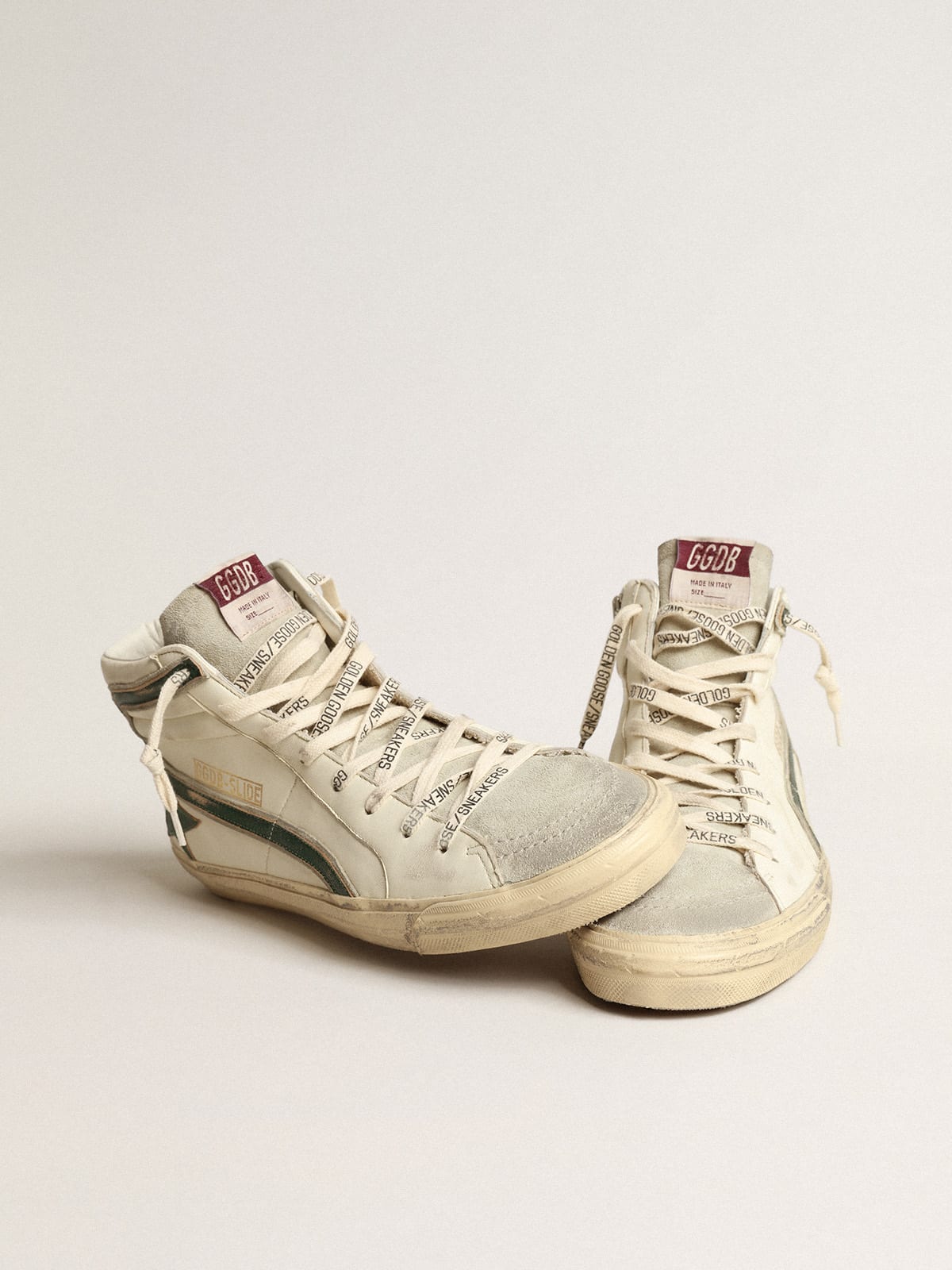 Slide in nappa beige con stella e virgola in pelle laminata verde