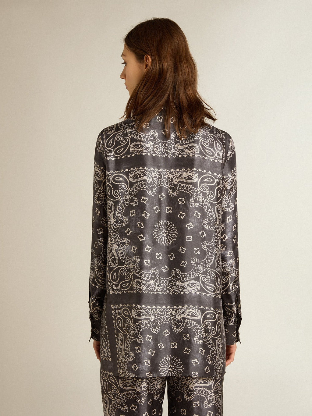 Camicia pigiama di colore antracite con stampa paisley