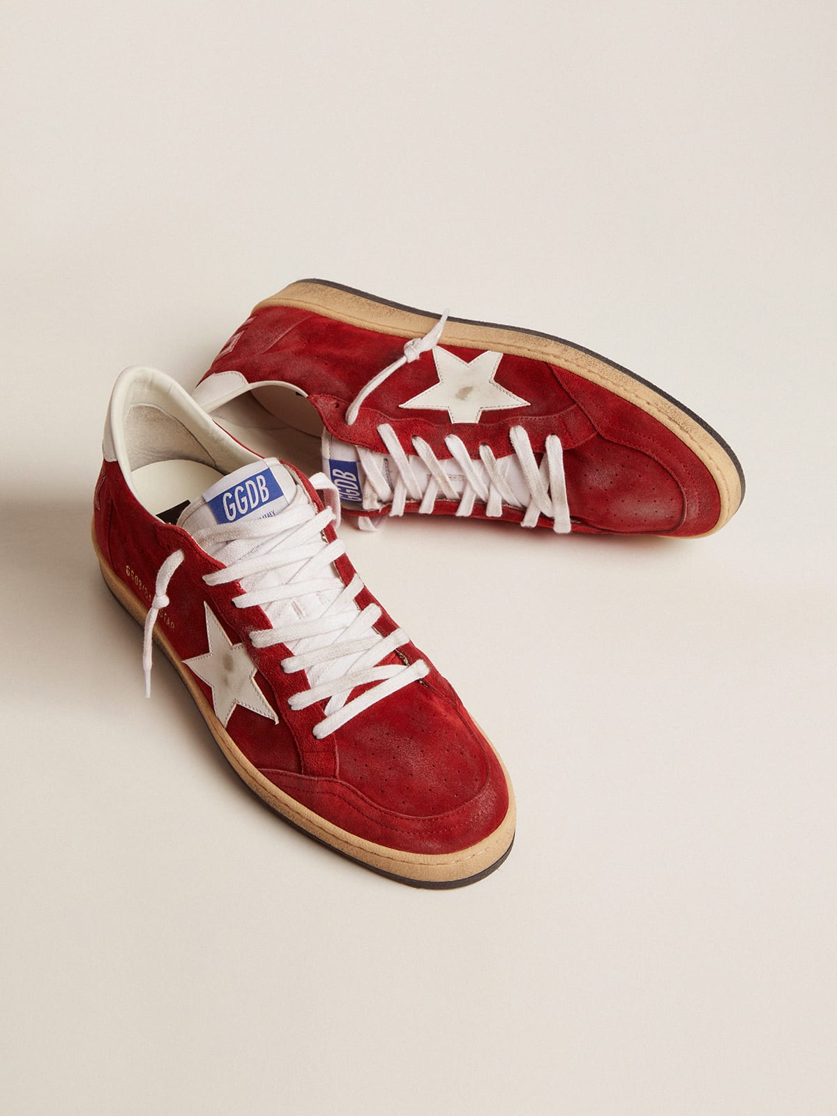Ball Star Uomoin suede rosso con stella in pelle bianca