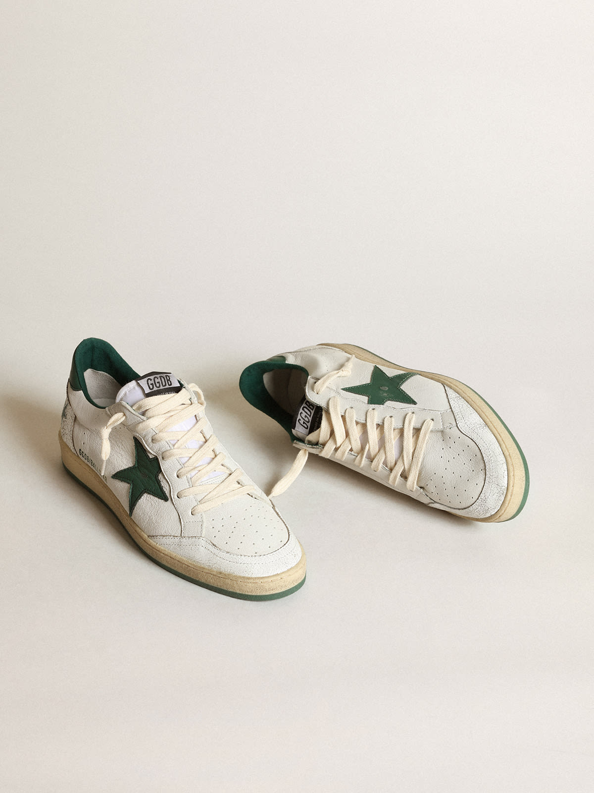 Sneaker Ball Star in nappa bianca con stella e talloncino in pelle verde