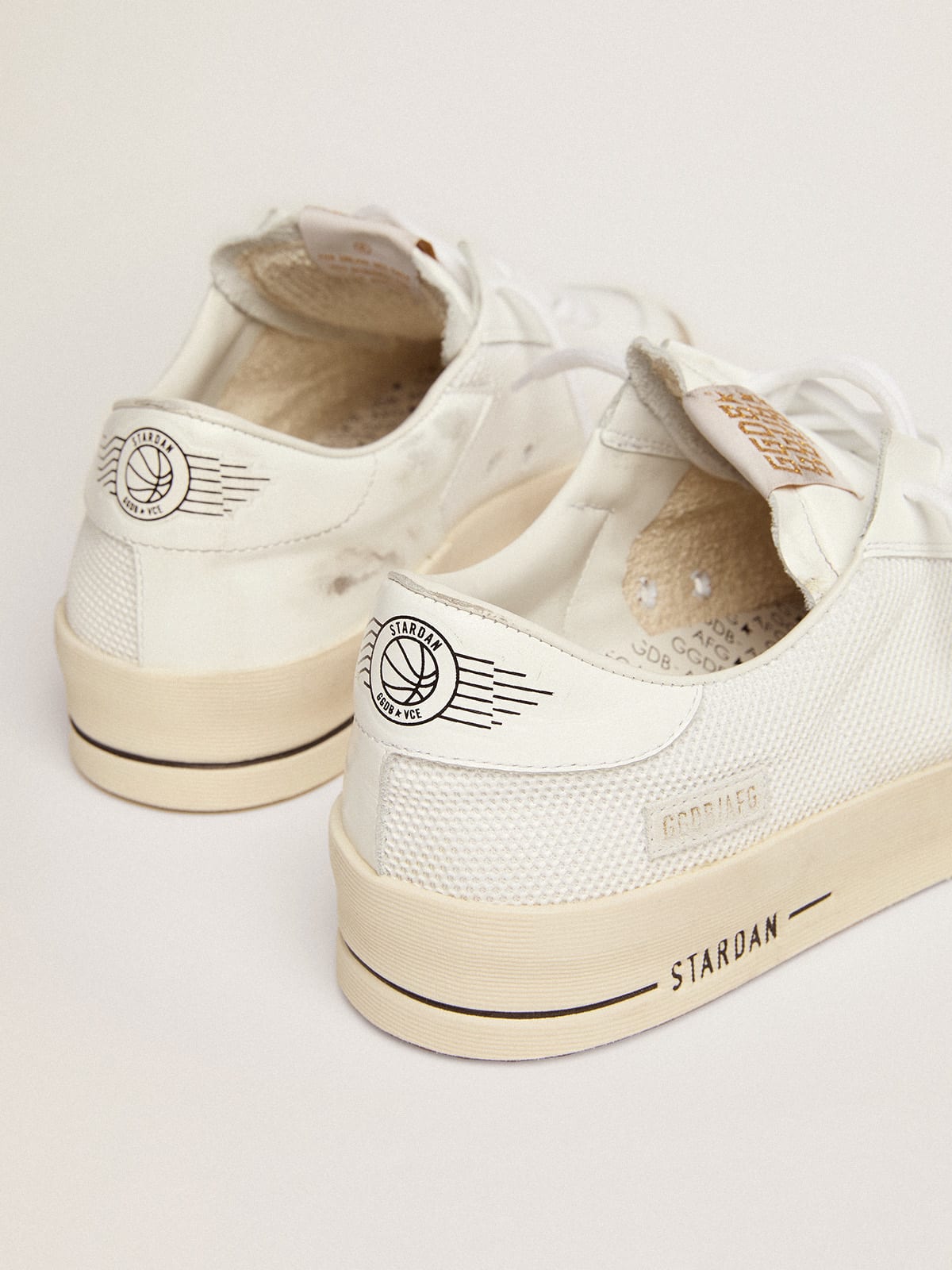 Sneaker Stardan in rete bianca con stella in suede nero e talloncino in pelle bianca