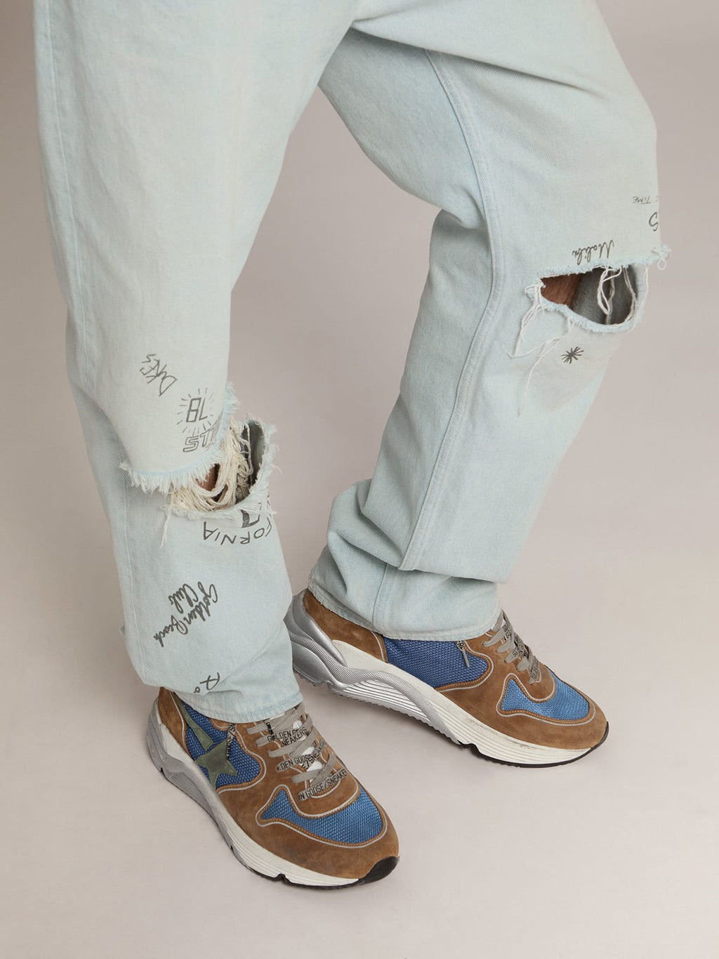 Sneaker Running Sole in rete azzurra con inserti in suede color tabacco e stella in suede color verde militare