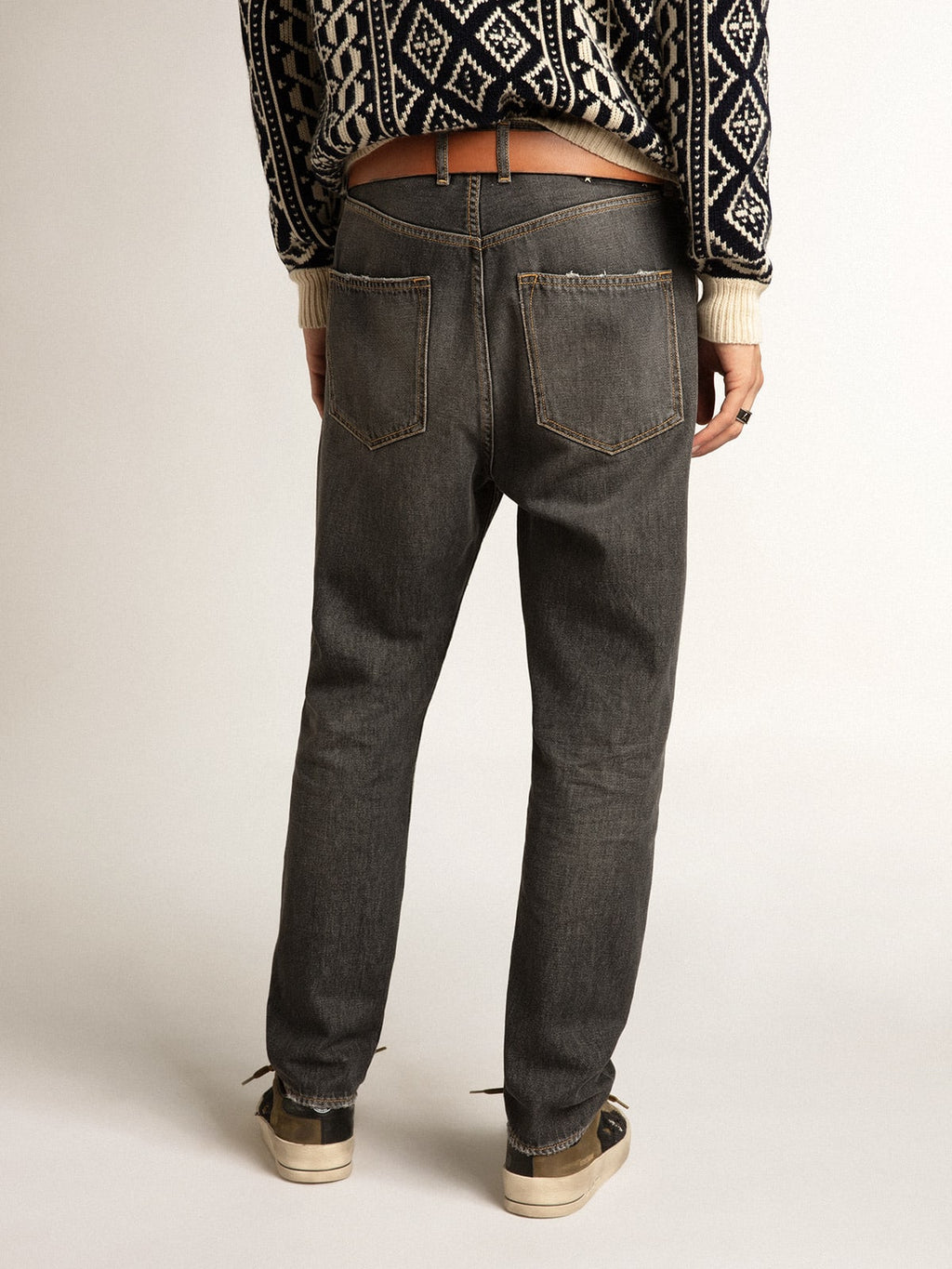 Jeans neri slim fit dal lavaggio medio