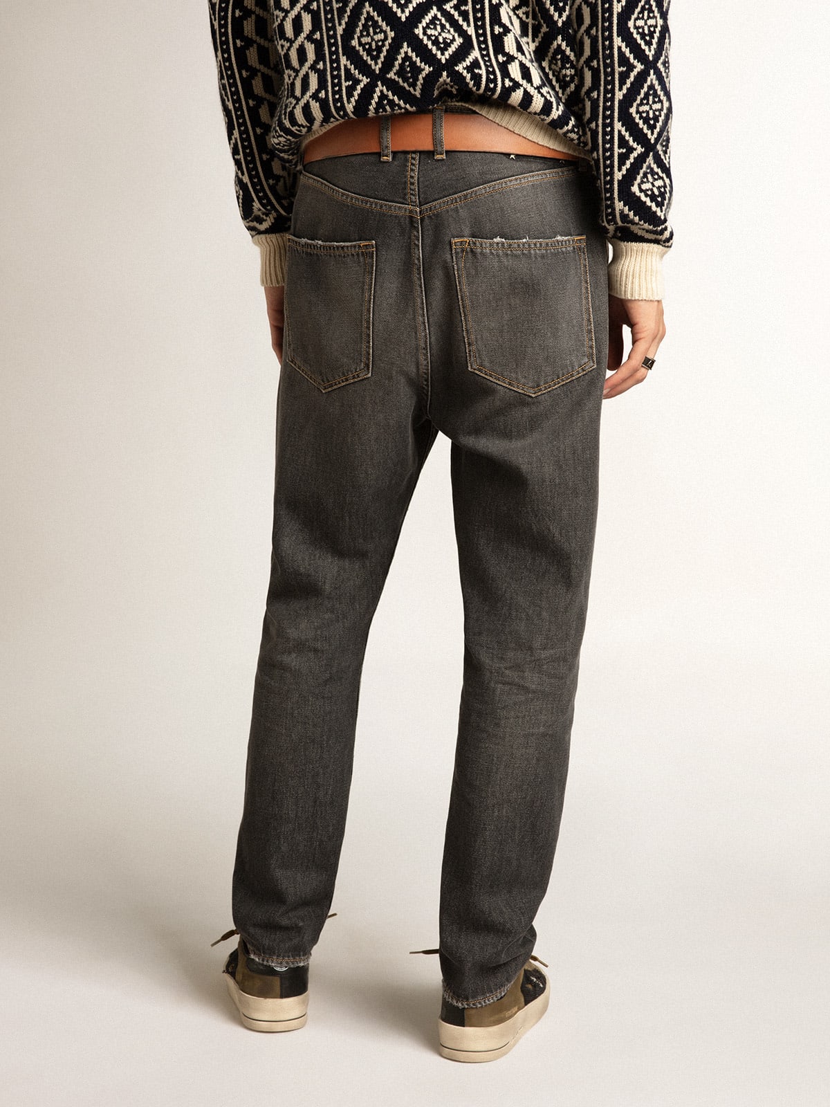 Jeans neri slim fit dal lavaggio medio
