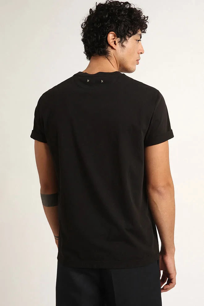 T-shirt Collezione Golden di colore nero vintage dal trattamento distressed
