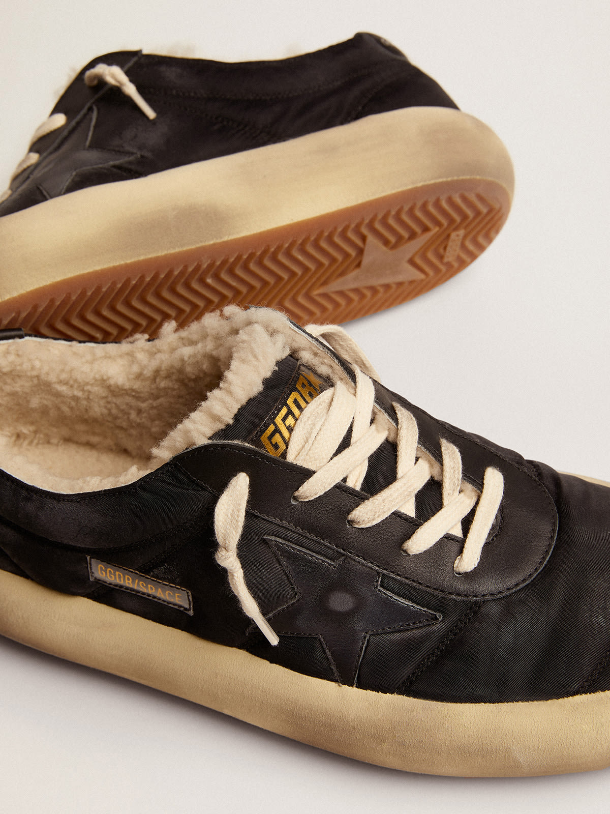 Scarpe Space-Star Donna in nylon nero trapuntato e fodera in shearling