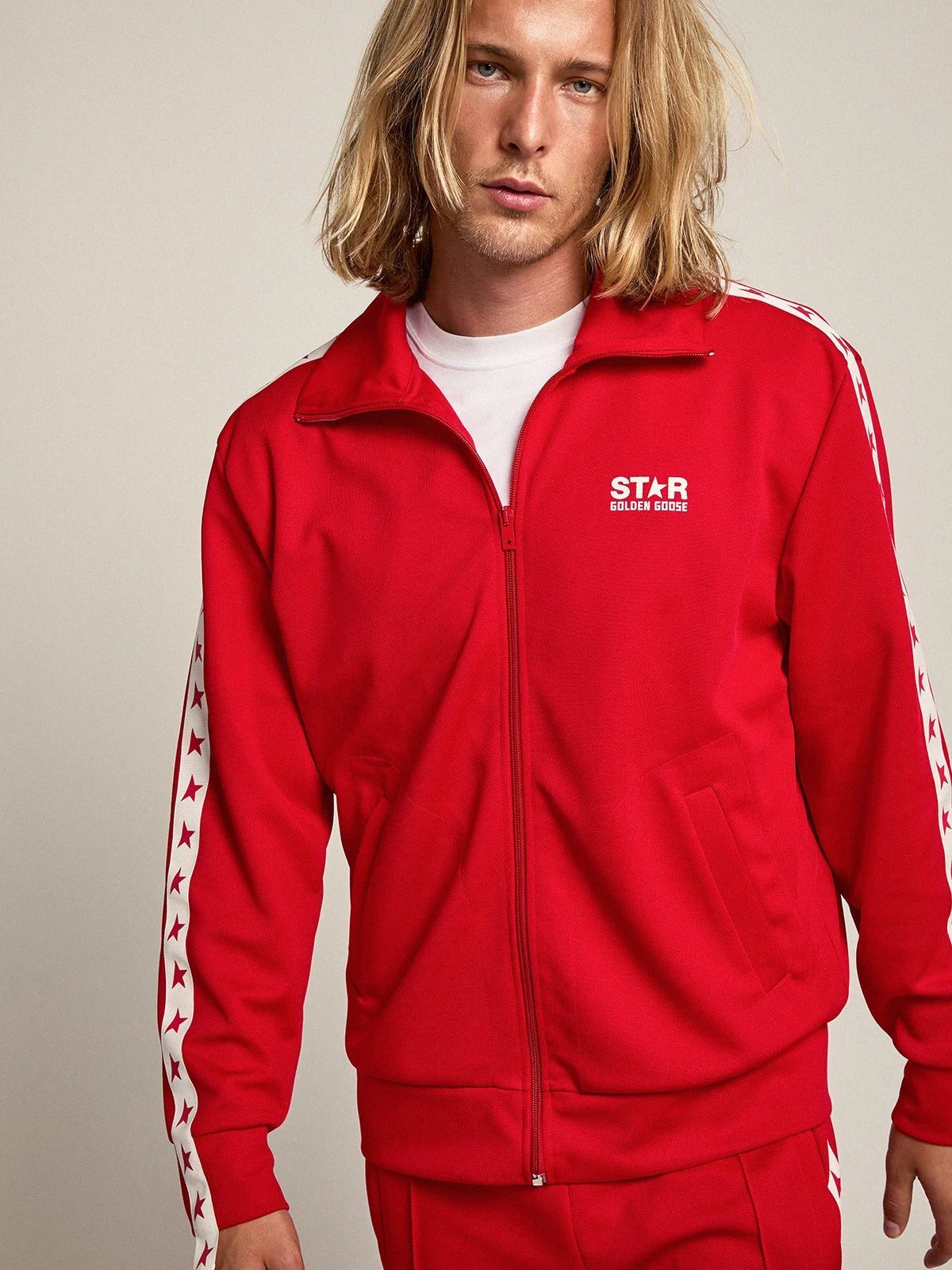 Felpa con zip da uomo di colore rosso con stelle rosse a contrasto
