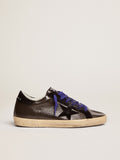 Super-Star in pelle verniciata grigia con inserti in suede nero