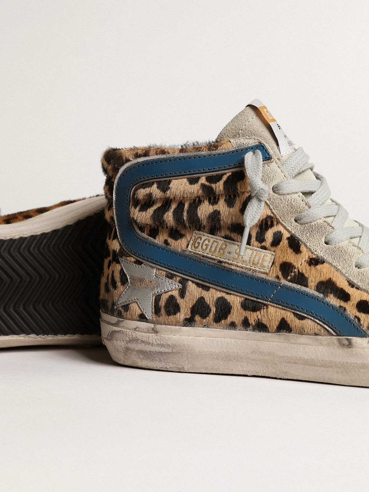 Slide in cavallino leopardato con stella in pelle laminata