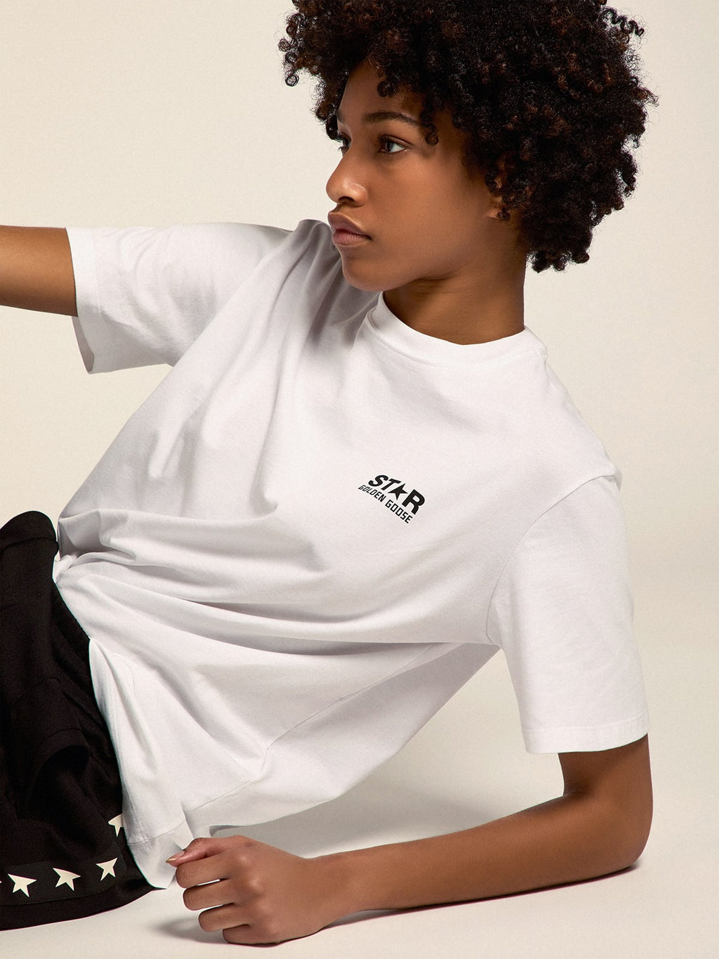 T-shirt bianca donna Collezione Star con logo e stella neri a contrasto