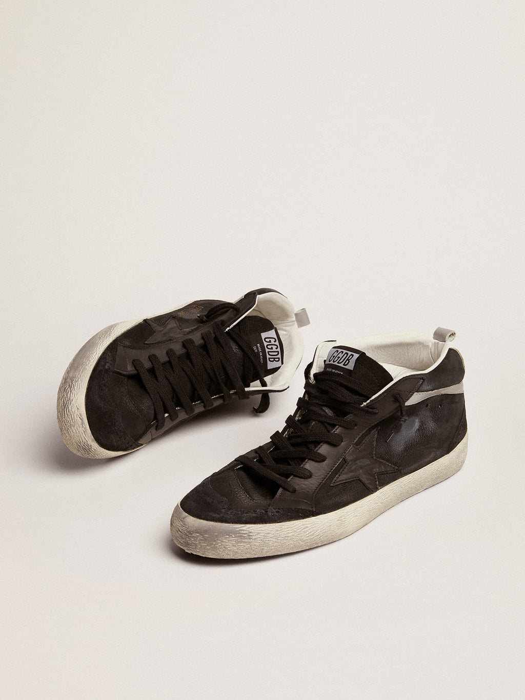 Sneaker Mid Star in nabuk nero con stella in pelle nera e virgola in pelle laminata color argento